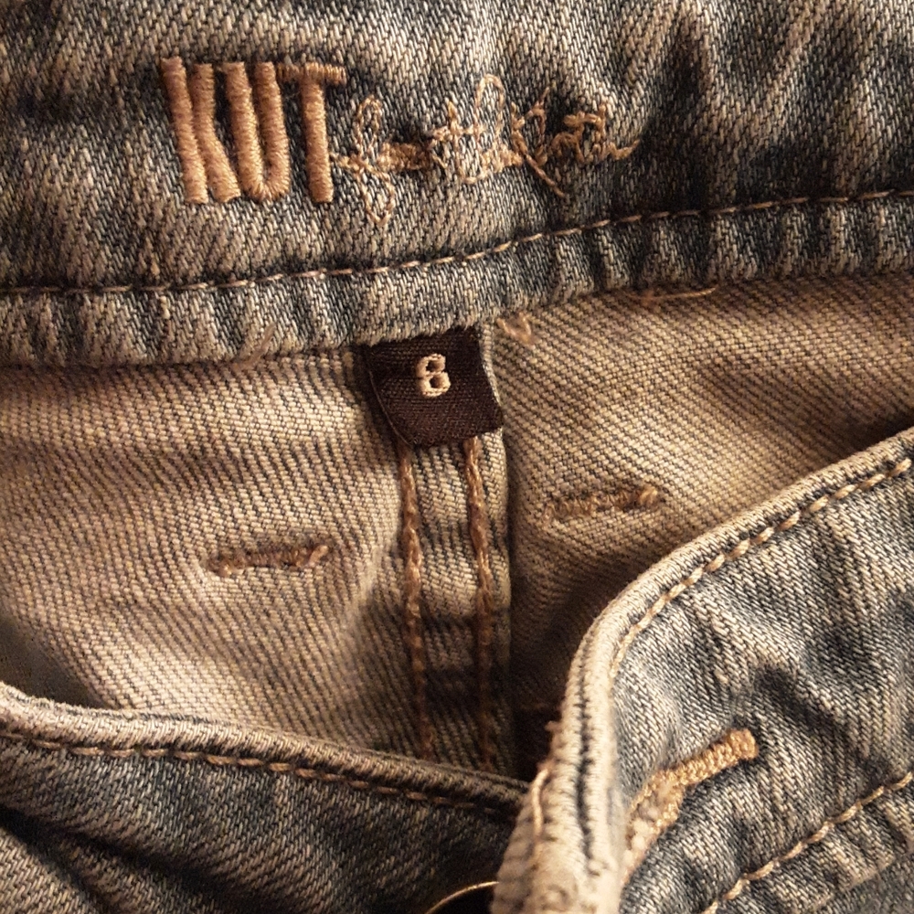 Kut from the Kloth jeans        Round Bin
